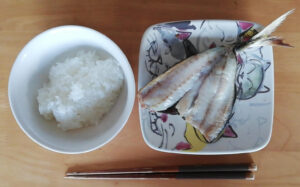 焼いたアジの干物